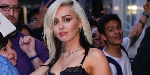 Miley Cyrus Tiru Shakira dan Balas Dendam pada Liam Hemsworth dengan Lagu 