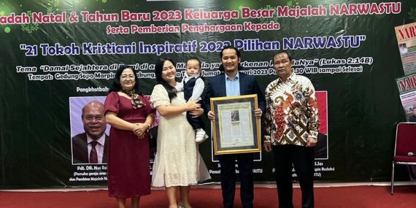 Pakar Hukum Finsensius Mendrofa Terima Penghargaan Tokoh Kristiani Inspiratif