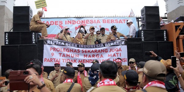 Ribuan Kepala Desa Demo di DPR