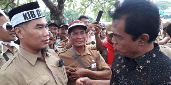 Anggota Komisi II DPR RI Riyanta Temui Kepala Desa, Demo Di DPR