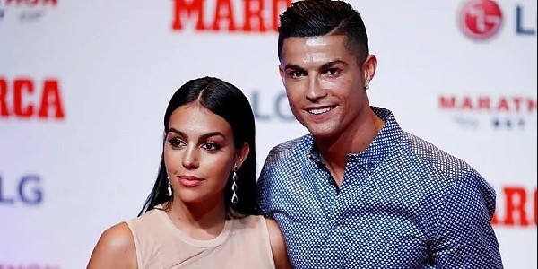 Cristiano Ronaldo Cari Koki untuk di Rumah Barunya