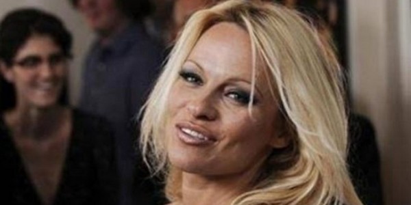 Pamela Anderson Ungkapkan Sedikit Dibayar untuk Perannya di 'Baywatch'