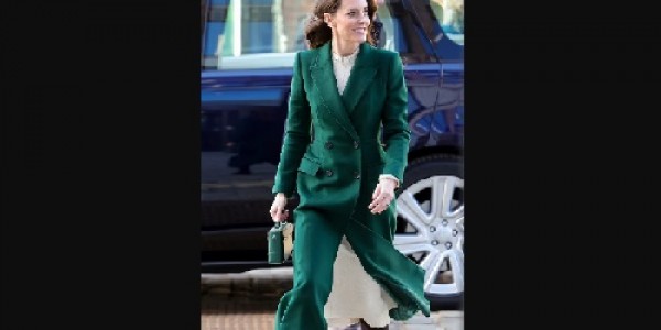 Kate Middleton Padukan Mantel Zamrud Alexander McQueen dan Gaun Krim Victoria Beckham 