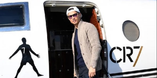 Ronaldo Dikabarkan Jual Jet Pribadi demi...