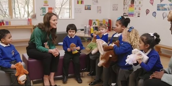 Wow...Kate Middleton Pamerkan Sisi Keibuannya