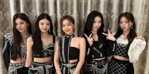 Sampai di Jakarta, ITZY Cicipi Nasi Goreng 