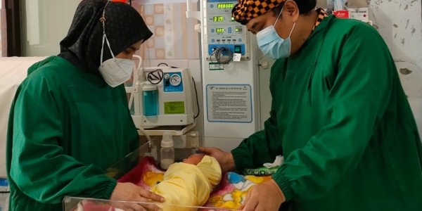 Semoga Bayi Mungil yang Dibuang Orang Tuanya Bisa Diadopsi Oleh Politisi NasDem