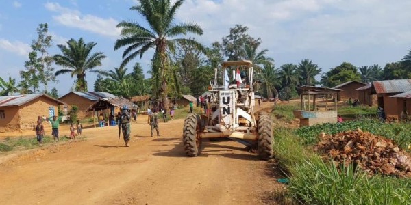 Mantab. TNI Berhasil Perbaiki Jalan di Wilayah Berbahaya di Kongo