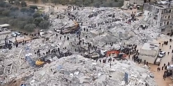 Korban Meninggal Akibat Gempa Turki Mencapai 2.921 dan 15.834 Luka-luka