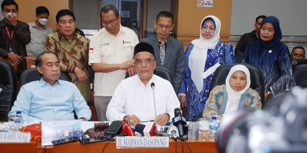 Komisi VIII DPR RI Meminta Badan Pengelola Keuangan Haji (BPKH) Mengkaji Ulang Biaya Haji
