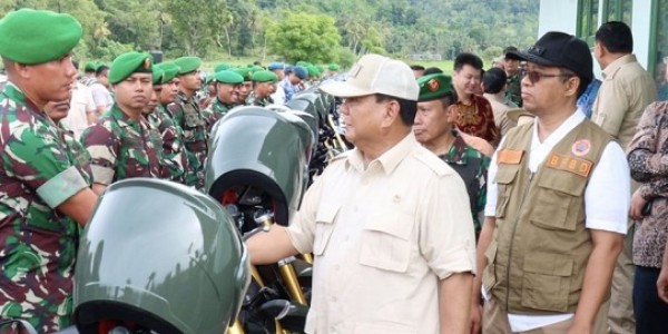 Prabowo Serahkan Bantuan 65 unit motor untuk Personil Babinsa