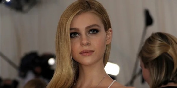 Wow... Kekayaan Nicola Peltz Bikin Melongo
