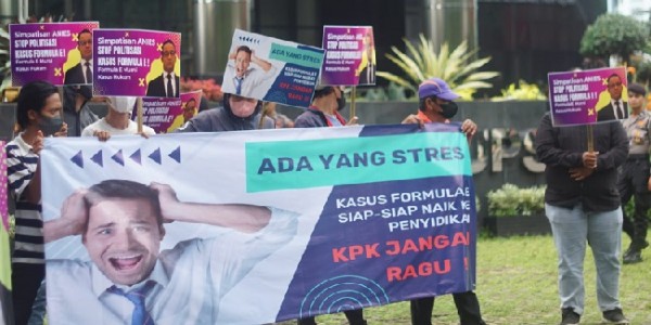 Pendemo Gelar Aksi Teatrikal Pakai Koyo! Ada yang Stres Formula E Naik ke Tahap Penyidikan