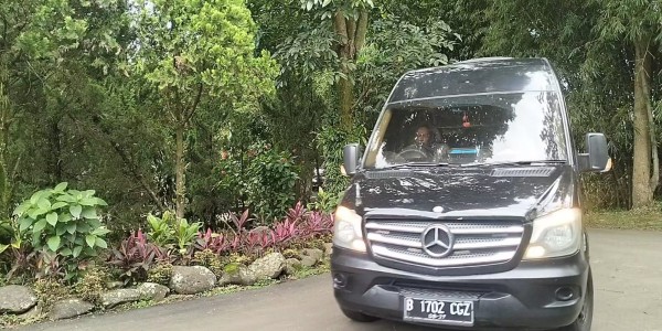 Rombongan Surya Paloh Tiba di Kediaman Prabowo Subianto