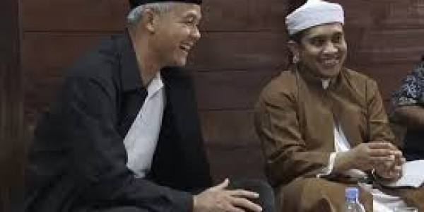 Ganjar Pranowo Silaturahmi ke Kediaman Tuan Guru Babussalam di Langkat Sumut