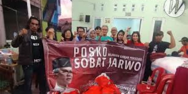 Relawan Ganjar Memberikan Bantuan Korban Kebakaran Depo Pertamina Plumpang