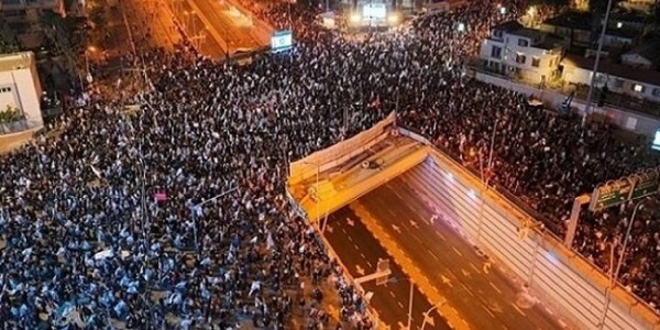 Protes Terus Berlanjut, Warga Israel Blokir Pintu Masuk Bandara Ben Gurion