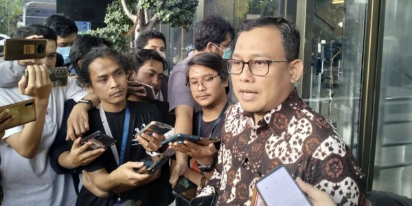 KPK Temukan Berbagai Macam Senpi di Kediaman Mahendra Dito
