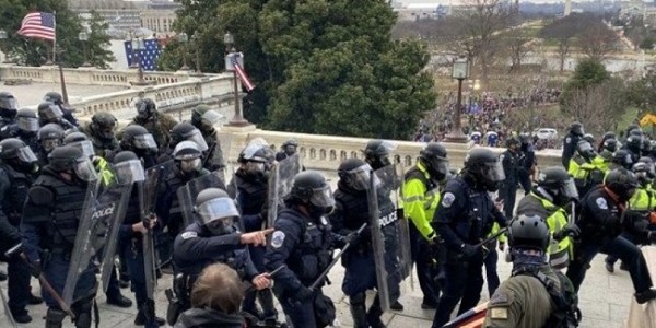 Trump Didakwa atas Kasus Penyogokan, Polisi AS Disiagakan di Gedung Kongres