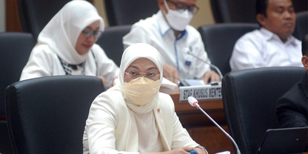 Menaker Ida Fauziah Raker Dengan Komisi IX DPR RI