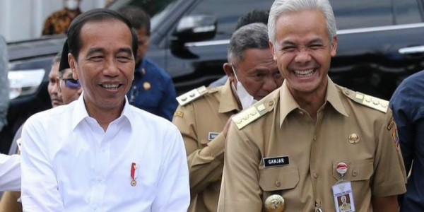 Lagi, Ganjar Mesra Semobil Bareng Jokowi saat Tinjau Pasar di Boyolali