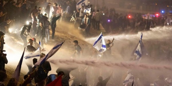Haaretz: Iran, Hizbullah, dan Hamas Bersukacita atas Kekacauan Israel