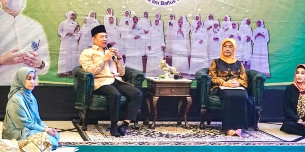 Ketua MPR RI dan Majelis Ta'lim Baitus Sholihin (MT-BS) Berikan Santunan Anak Yatim