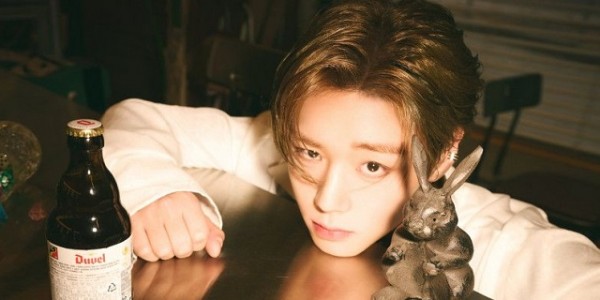 Park Ji-hoon Gambarkan Pesona Lewat "Blank or Black"