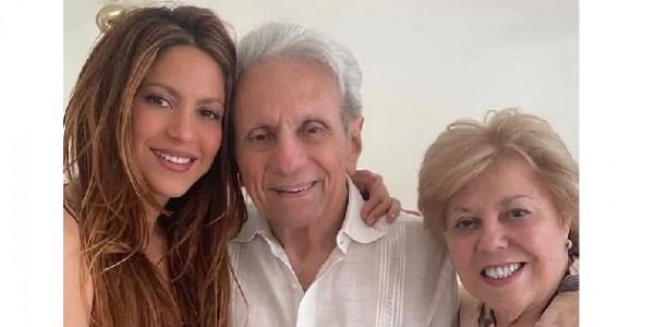 Orang Tua Shakira Tinggalkan Barcelona dengan Ambulan Udara