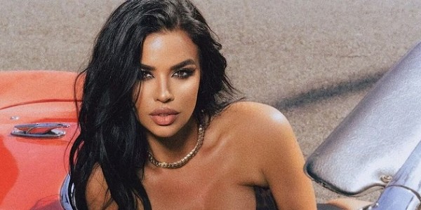 Pesona Ivana Knoll Bikin Penggemar Makin Penasaran 