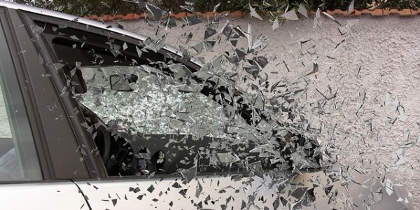Hilang Kendali, Mobil Tabrak Wanita dan Tiga Lapak Pedagang di Tanah Abang