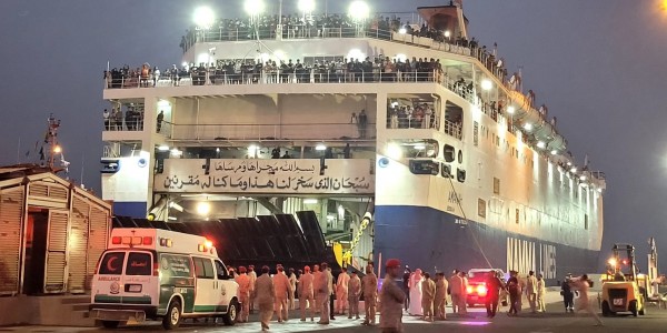 Dubes RI Sambut 557 WNI Dari Sudan di Pelabuhan Militer Jeddah