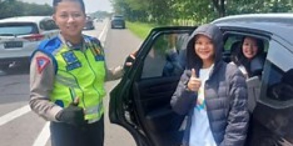 Pemudik Ketinggalan di Rest Area, Polisi Antar hingga Bertemu Keluarga