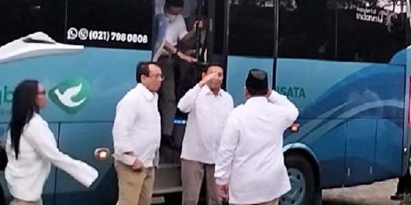 Wiranto Sambangi Kediaman Prabowo Subianto, Ada Apa? 