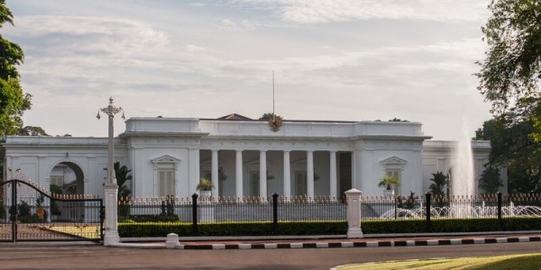 Ngaku Korban Penggelapan Dana, Dua Emak-emak Nyelonong Masuk Istana Negara