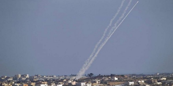 Roket Hamas Serag Tel Aviv, Bandara Ben Gurion Ditutup