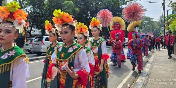 Daftar Bacaleg ke KPU, PDIP Diiringi Arak-arakan Delfie Kebudayaan