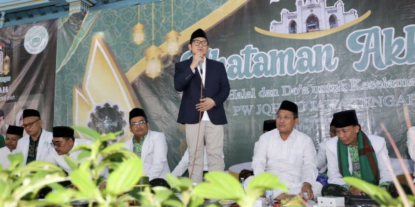 Sebelum ke KPU, Cak Imin Doa Bareng Ribuan Penghafal Quran di Solo