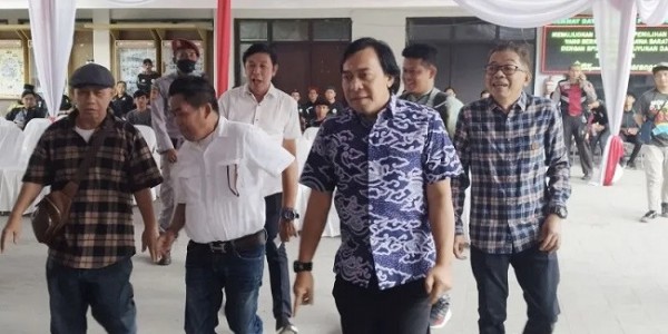 Ditemani Sejumlah Komedian, Komeng Daftar Bakal Calon Anggota DPD RI ke KPU Jabar