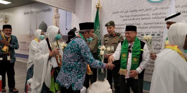 Jamaah Haji Kloter Pertama Tiba Di Madinah, Disambut Dubes RI