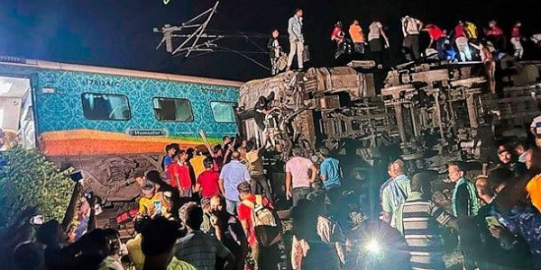 Kecelakaan Kereta di India, 233 Orang Meninggal dan 900 Terluka