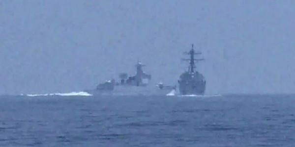 Kapal Perang China Memotong Lintasan Kapal Perusak AS di Selat Taiwan