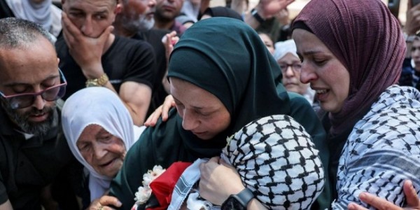 Pemakaman Balita Palestina yang Diterjang Peluru Israel Diwarnai Bentrok