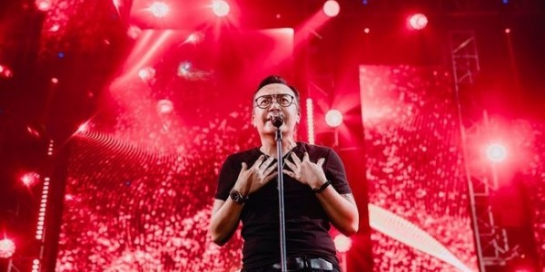 Selain Suguhkan Keromantisan, Konser Ari Lasso Penuh Humor Ringan
