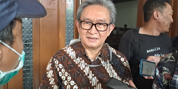 Maqdir Ismail Janji Baka Bawa Uang Rp27 Miliar ke Kejagung