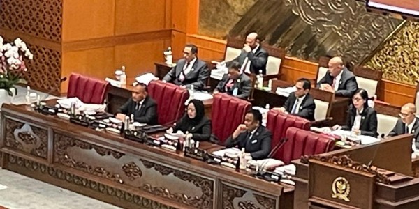 UU Kesehatan Disahkan, Ketua DPR: Hak-hak Nakes Tidak akan Hilang 