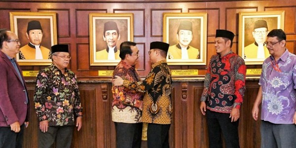 Datangi MA, Yandri Susanto Minta Batalkan Nikah Beda Agama