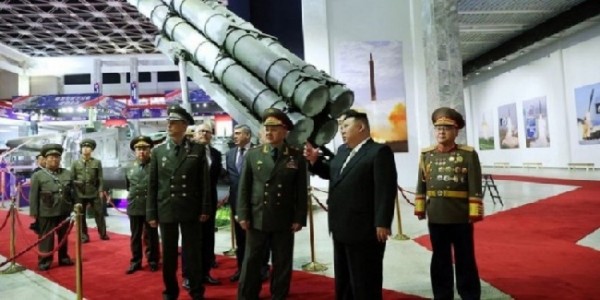 Bawa Surat dari Putin, Menhan Rusia Temui Kim Jong Un