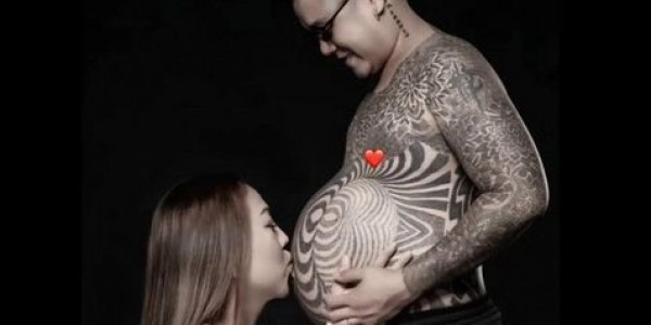 Kontroversi! Wanita Transgender Menikah, Suaminya yang Hamil