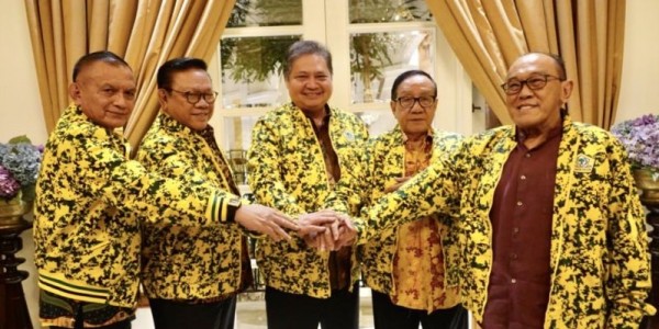 Tolak Munaslub, Tiga Sesepuh Golkar Sepakat Dukung Airlangga